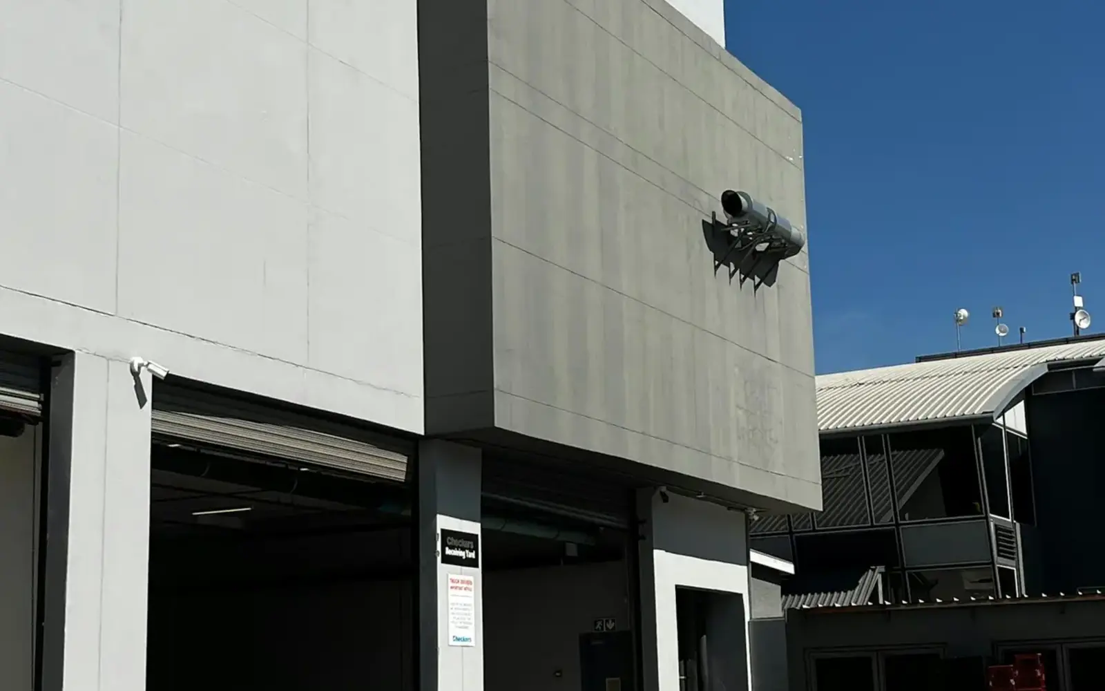 Instalación industrial de escala media, imagen referencial